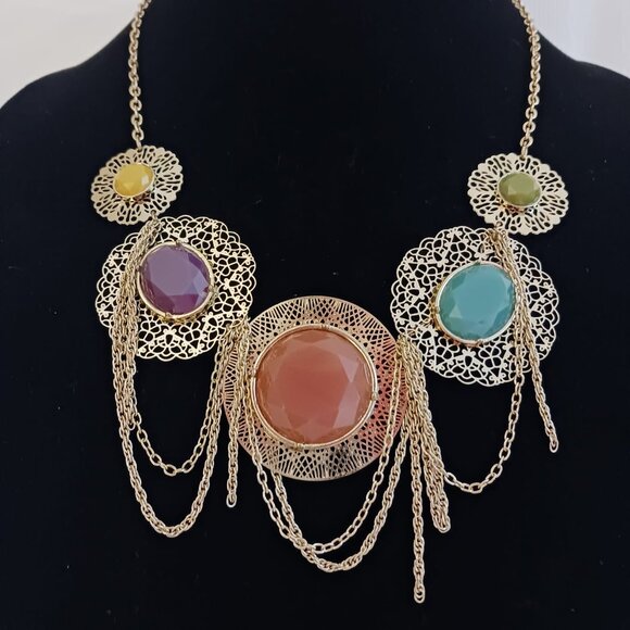Gold Tone Necklace, Brooch and Earrings Set - Picture 6 of 10